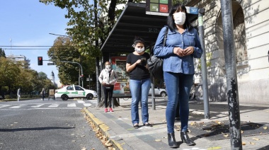 Transporte público: Habilitan viajes con pasajeros parados