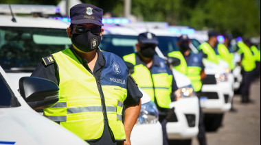 Pilar compró patrulleros con fondos de Provincia Leasing y Kicillof fue a entregar