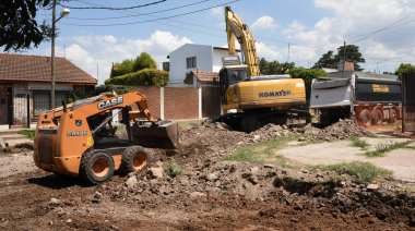 Watson visitó las obras de reconstrucción de pavimento en el Cruce Varela