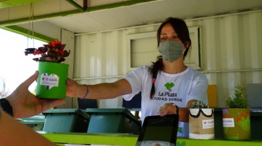 Entregan plantines, semillas, compost o bolsas verdes a cambio de residuos secos