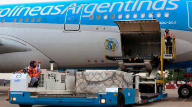 Avión de Aerolíneas llegó a Moscú en busca de más vacunas Sputnik V