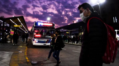 La circulación de pasajeros del transporte público en el AMBA se redujo en un 50 %