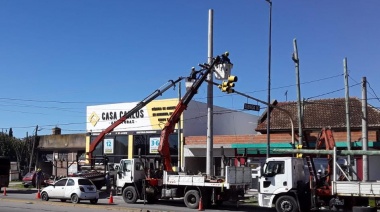 EDELAP coloca nuevas columnas de hormigón en los tendidos troncales