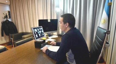 Andrés Watson junto a estudiantes del Instituto Friuli