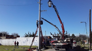 EDELAP continúa avanzando con el plan de colocación de nuevas columnas de hormigón en los tendidos eléctricos troncales