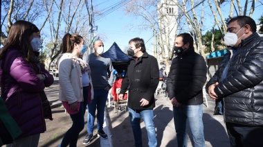 Watson recibió a Kreplak y recorrieron postas de vacunación