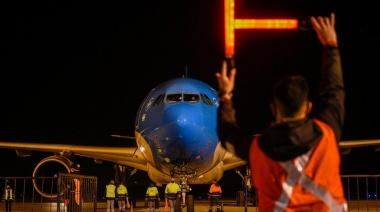 Arriba un avión y parte otro hacia China en búsqueda de vacunas Sinopharm