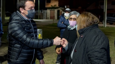 Watson supervisó el recambio de luminarias y la puesta en valor de una plaza en Santa Ana