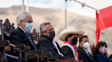 Fernández participó del acto de juramentación de su par de Perú, José Pedro Castillo