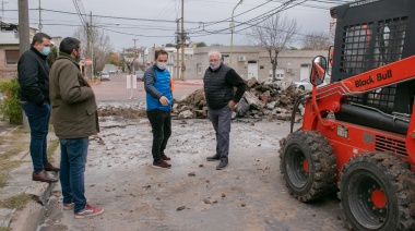 Abella supervisó el inicio de un nuevo plan de bacheo de hormigón 