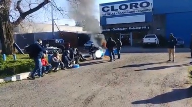 Miembros del sindicato de químicos presionan al dueño de un local de cloro