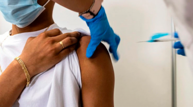 Las personas vacunadas con Sinopharm necesitarían una tercera dosis en cinco meses
