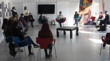 Elisa Abella: “Escuchamos a los jóvenes para seguir armando proyectos juntos”