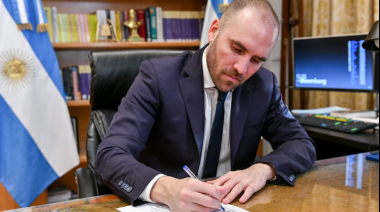 El Gobierno presentó el Presupuesto 2022 en medio de la crisis política