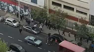Dos facciones de la barra de Independiente se enfrentaron a los tiros en plena calle