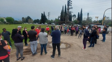 Vecinos de cuatro barrios platenses piden acceso al plan de Obras de Garro