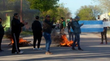 Bahía Blanca: Nutrido grupo de vecinos reclamó por falta de obras en Villa Harding Green