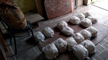 En la ciudad de Mar del Plata clausuraron una carnicería que guardaba milanesas de pollo en baldes de pintura