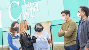 Cardozo visitó el Jardín de Infantes N° 915 de San Bernardo y entregó nuevos juegos para la recreación de los niños y niñas