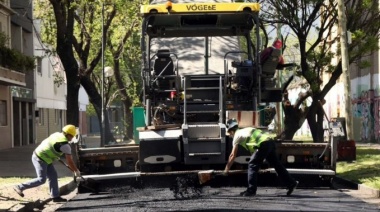 Vecinos platenses presentaron una cautelar para interrumpir el asfaltado de las calles adoquinadas 