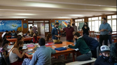 Gray recorrió obras y destacó el programa Esteban Online para estudiantes