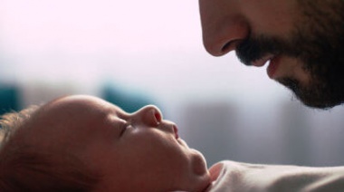 Acuerdan un nuevo régimen de licencias parentales 