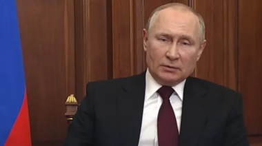 Putin llamó "drogadicto y neonazi" al presidente de Ucrania y le pidió al ejército tomar el poder