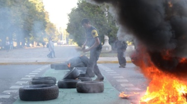 Marcha de municipales: Protesta y corte de tránsito en Plaza Moreno