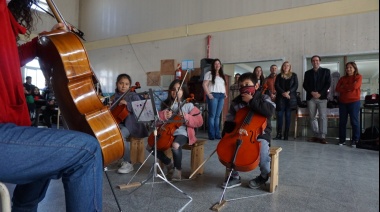 EDELAP donó instrumentos a la Orquesta Escuela de Berisso