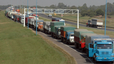 Transportistas de carga paran en todo el país