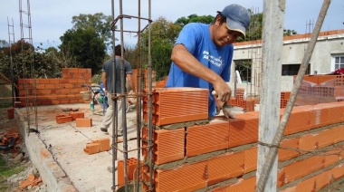 La construcción aumentó un 6,83% en pesos y 4,38%, en dólares