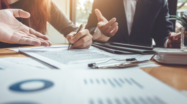 Optimismo en el mercado laboral: proyecciones de aumentos salariales y contrataciones para 2025