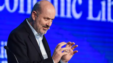 Sturzenegger defendió la desregulación y alertó sobre los riesgos del exceso de regulación en inteligencia artificial
