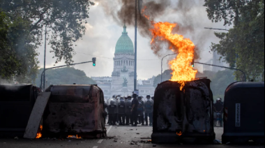 Liberaron a 94 detenidos tras la represión en el Congreso, pero seguirán imputados