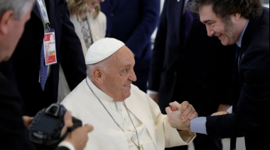 Milei viaja al Vaticano con una nutrida comitiva para despedir al papa Francisco
