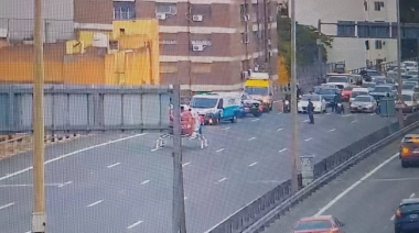 Choque entre dos motos en la autopista 25 de Mayo: dos heridos, uno es prefecto