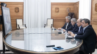 Francos y Caputo mantuvieron un Zoom con gobernadores para sumarlos al plan del "dólar colchón"