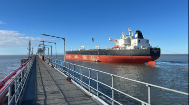 Puerto Rosales alcanza un nuevo hito logístico con la llegada del primer buque Suezmax al nuevo muelle de OTAMERICA