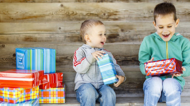 Este día del niño la ropa podría ganarle a los juguetes en los regalos
