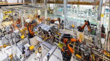 La producción manufacturera cayó por primera vez en siete meses