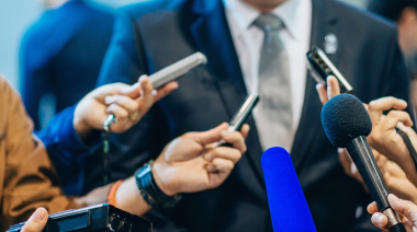 El yo, la tribu y la verdad: desafíos de la comunicación política en la era de las ficciones verosímiles