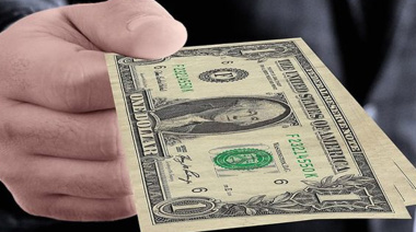 Se terminó la calma cambiaria: el dólar oficial despertó y los bonos operan con fuerte volatilidad