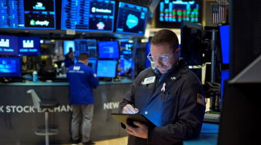 El riesgo país perforó los 620 puntos y las acciones volaron hasta un 12%