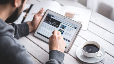 Un estudio de opinión pública analizó las asimetrías entre los niveles de consumo digital y la confianza en los medios tradicionales