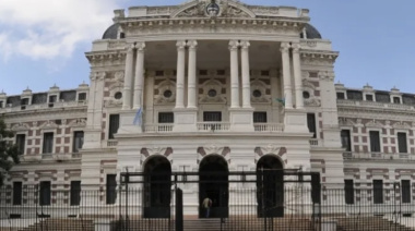 El gobierno bonaerense ofreció a estatales y docentes un aumento del 7% en dos tramos