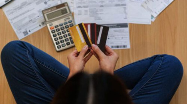 La mora de las familias en los bancos llegó a 12,9% en julio, el nivel más alto en 20 años