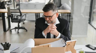 El empleo formal suma 13 meses de caída sostenida y los salarios muestran un alivio sinuoso