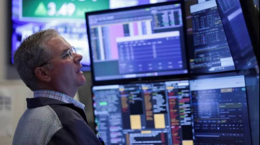 El riesgo país superó los 600 puntos y el dólar oficial cotizó en un nuevo récord de $1545