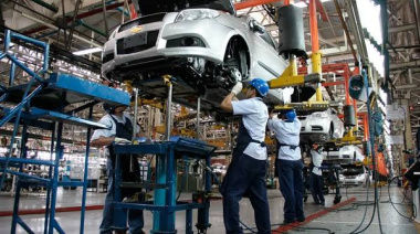 La industria volvió a crecer en agosto, pero acumula un retroceso del 2,2% en el año