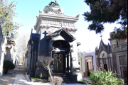 Reabren para visitas el Cementerio platense